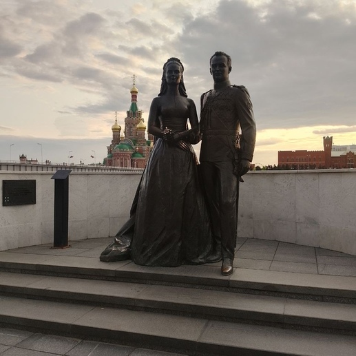 Фотография Памятник молодожёнам Грейс Келли и князя  Монако Ренье III | Альбина  Гусмановна Грошева