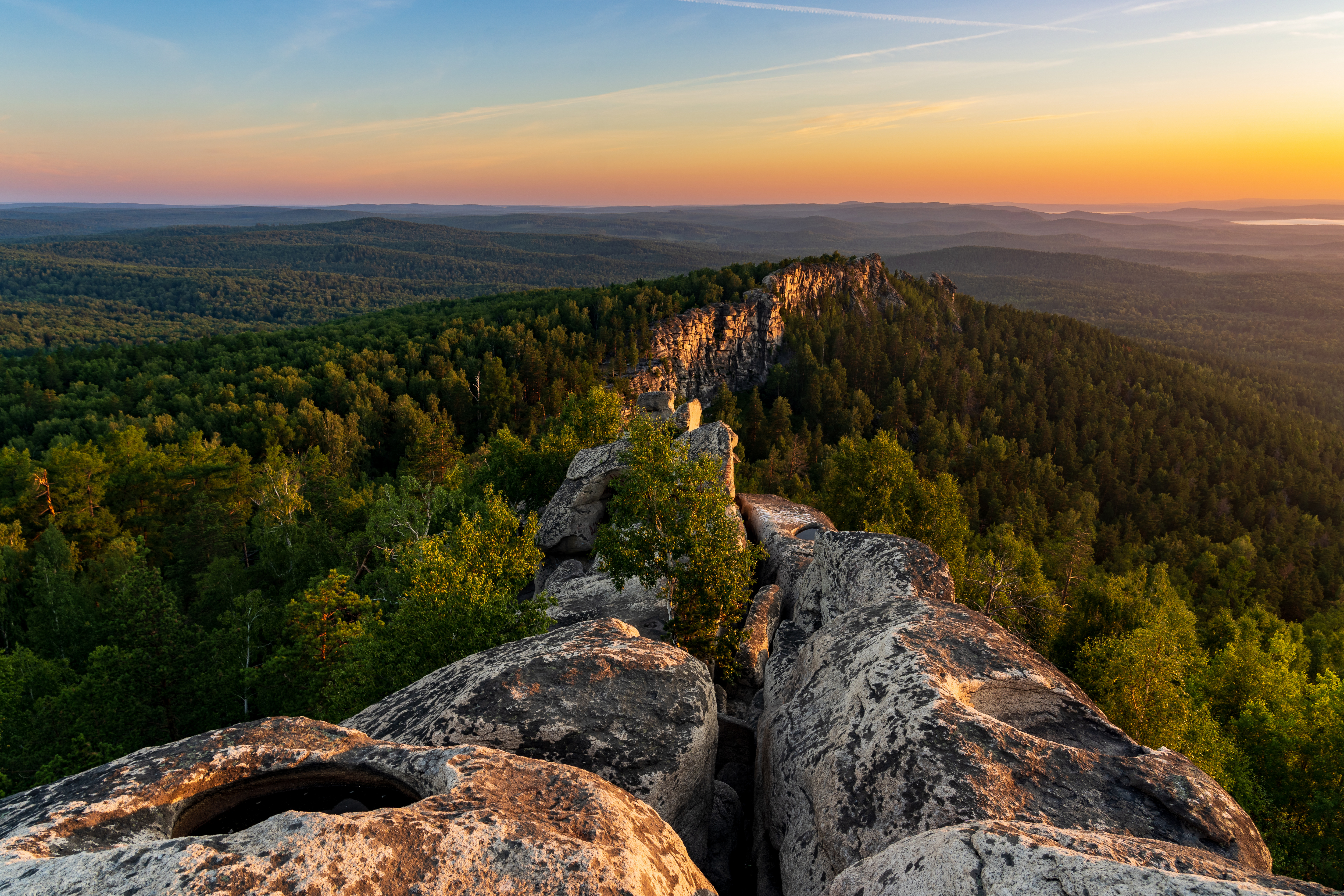 Аракульский шихан фото. Уральские Шиханы Аракуль. Урал озеро Аракуль Шихан. Гора Аракуль Шихан Челябинская область. Шиханы Южный Урал.