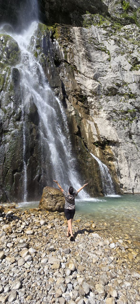 photo_5417909349516444577_y